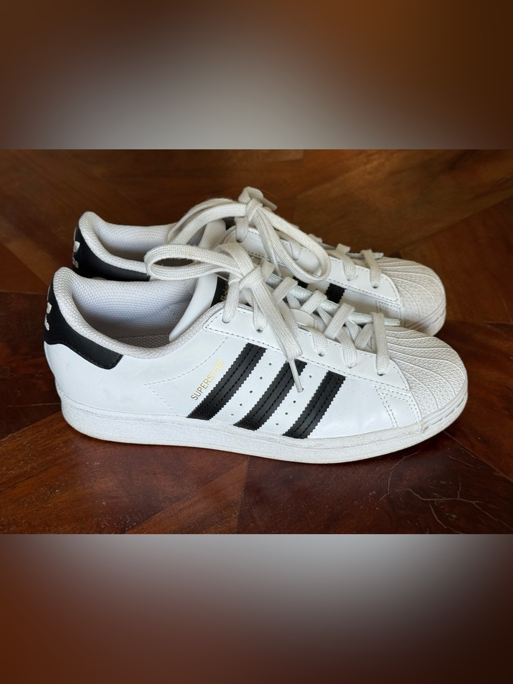 Adidas Classic Superstar sneakers :: great condition!! Ladies 7